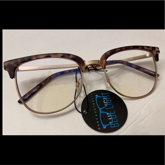 Quay Evasive Blue Light Blocking Glasses - Picture 2 of 5
